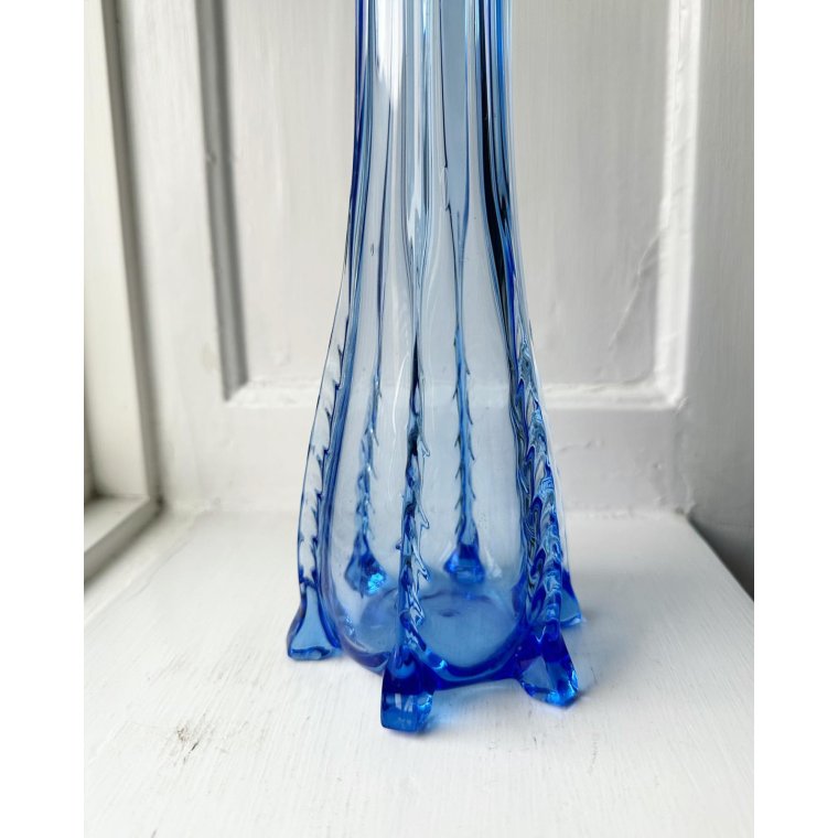Light blue glass vase with feet, NB
