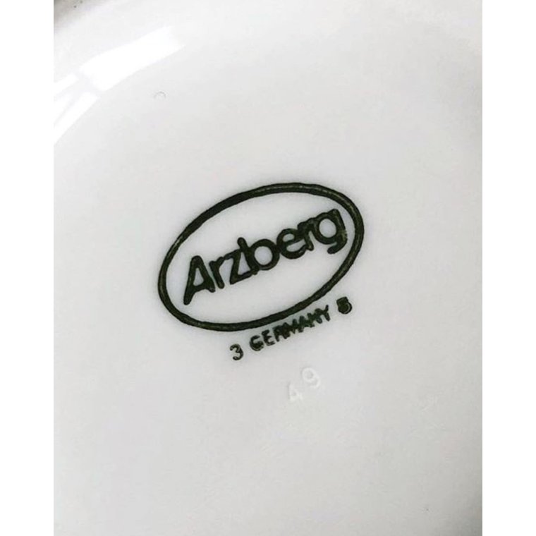 Arzberg, riller og cremefarvede blomster