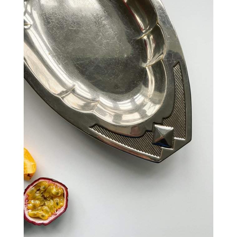 Metalfad, aflangt og kantet