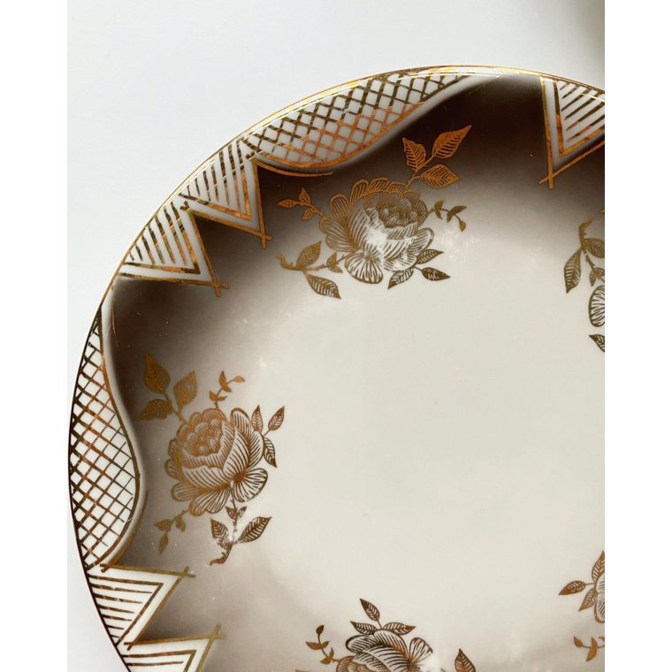 Triost, stor kop m underkop og kagetallerken, gyldne roser