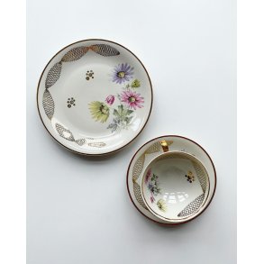 Trio set, big cup w saucer and plate, pastel flowers