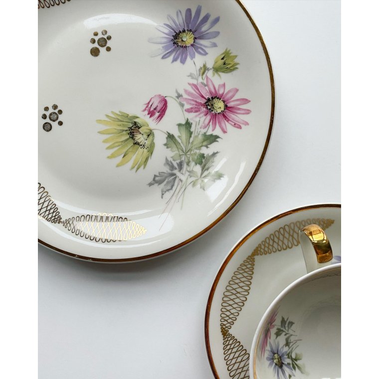 Triost, stor kop m underkop og kagetallerken, pastelfarvede blomster