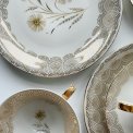 Triost, stor kop m underkop og kagetallerken, gylden med blomst, pr st