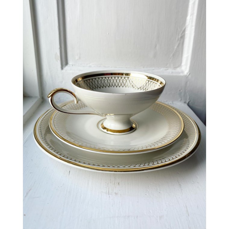 Triost, stor kop m underkop og kagetallerken, enkel m gylden deko