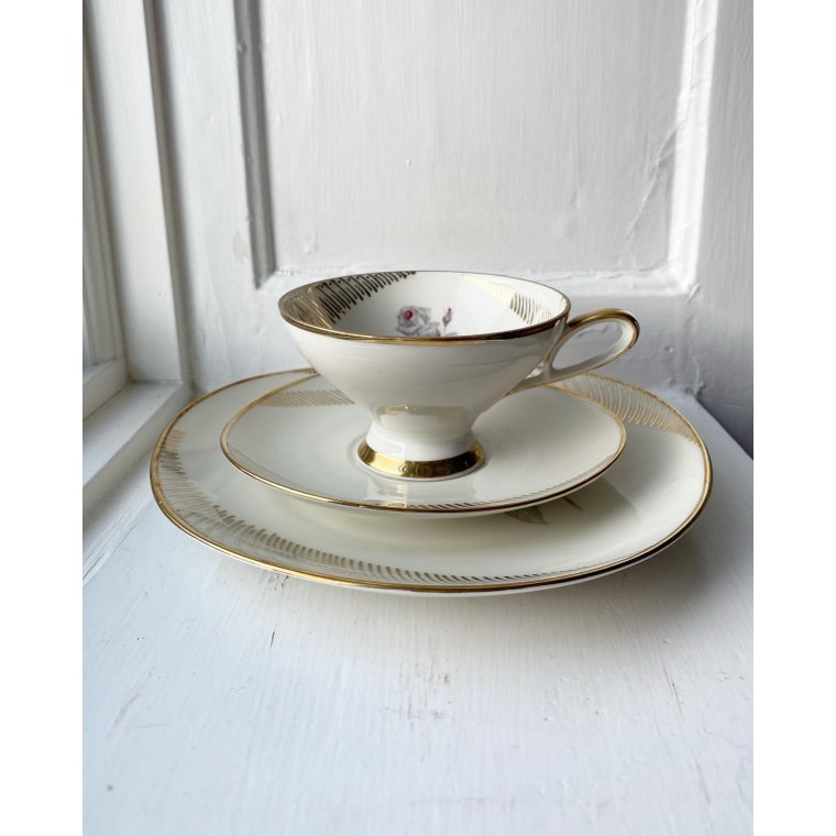 Triost, stor kop m underkop og kagetallerken, gr rose