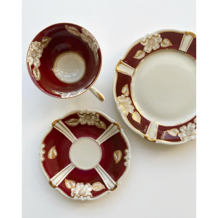 Triost, stor kop m underkop og kagetallerken, bordeaux og guld