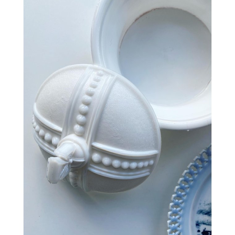 Opaline glass, royal crown