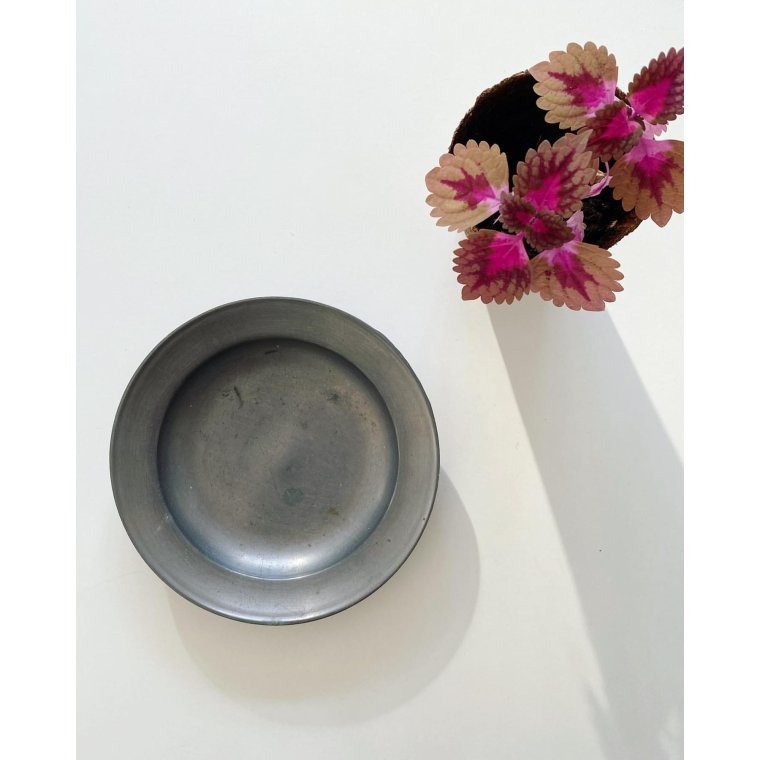 Tin plate with patina