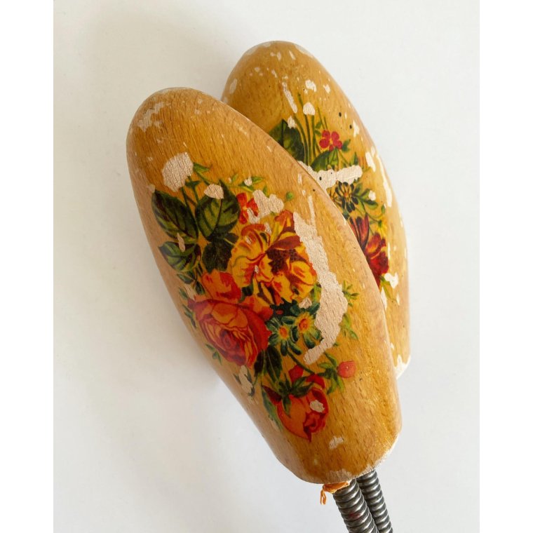 Shoe trees with flowers