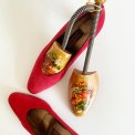 Shoe trees with flowers