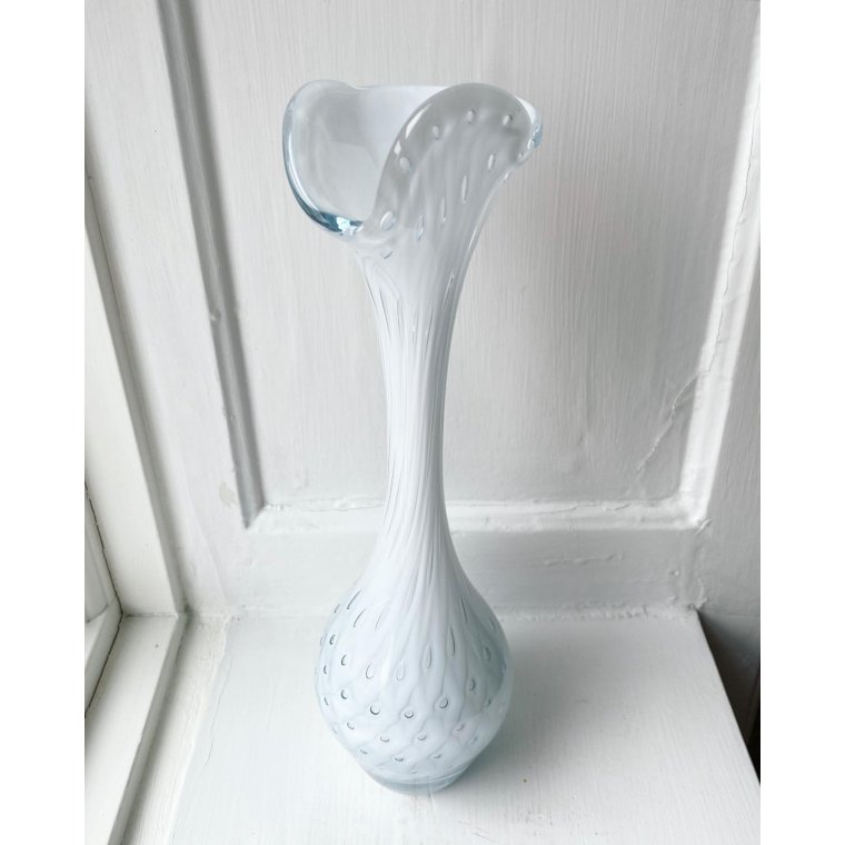 Hvidt glas m bobler, klar bund