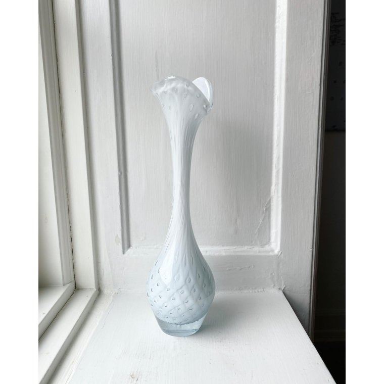 Hvidt glas m bobler, klar bund