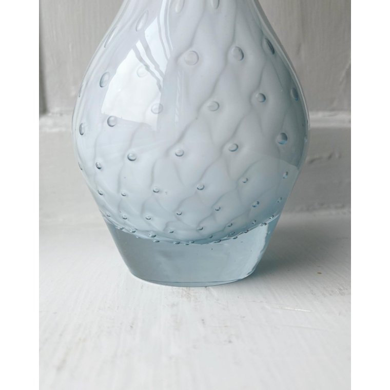 Hvidt glas m bobler, klar bund