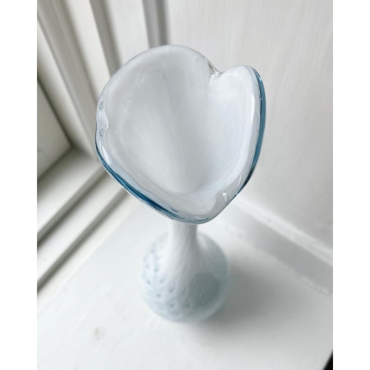 Hvidt glas m bobler, klar bund