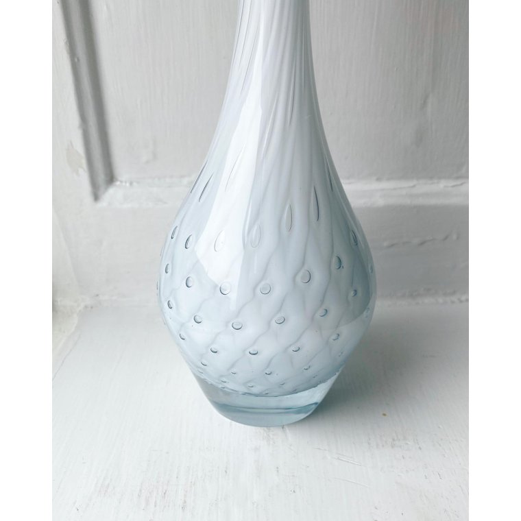 Hvidt glas m bobler, klar bund