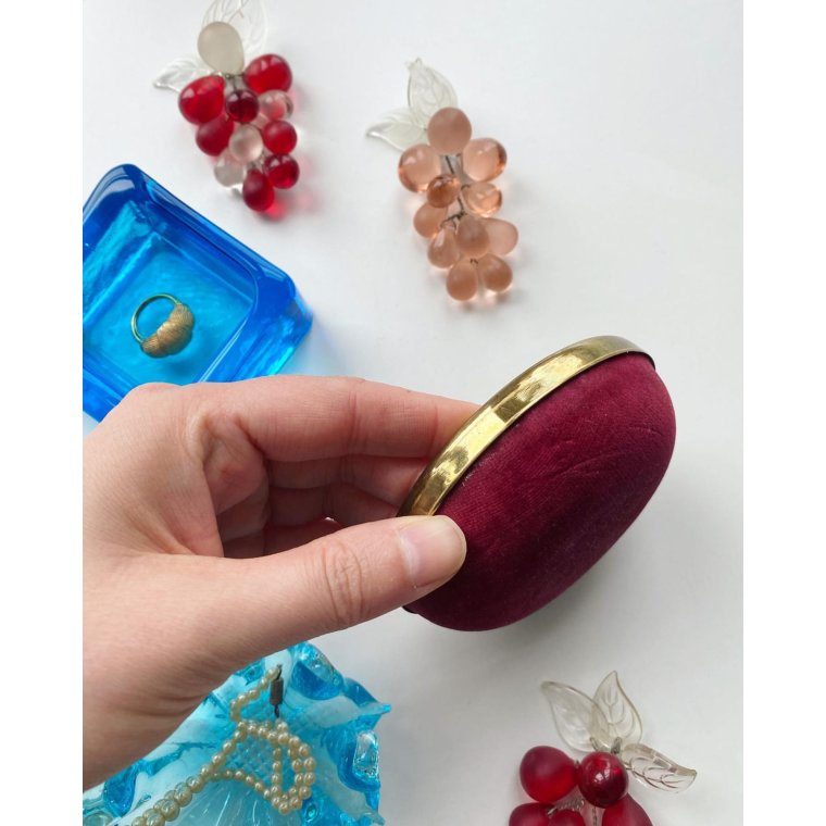 Small bowl with embroidery and velvet bottom