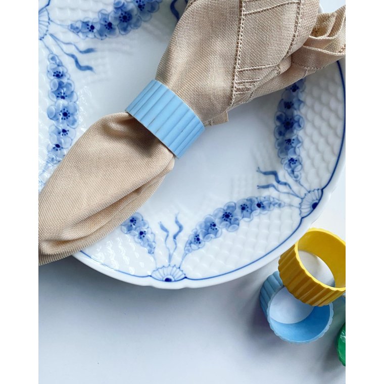 Retro plastic napkin rings, 6 pieces in total