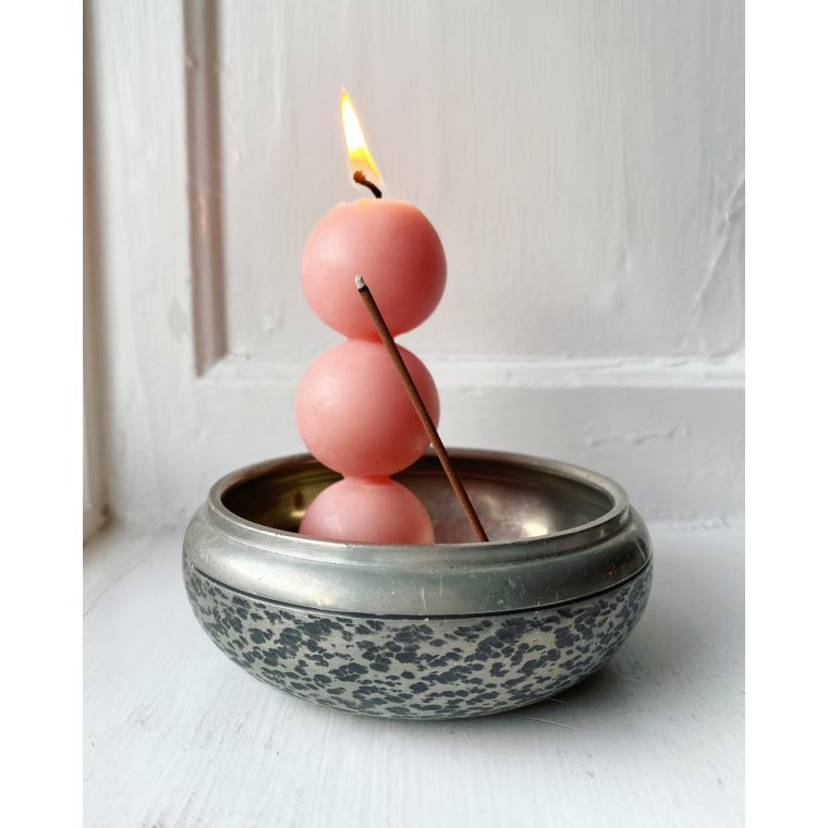 Tin bowl, low with leopard spots