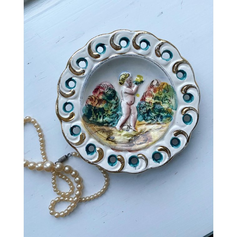 Italiensk med gennembrudt kant og brn