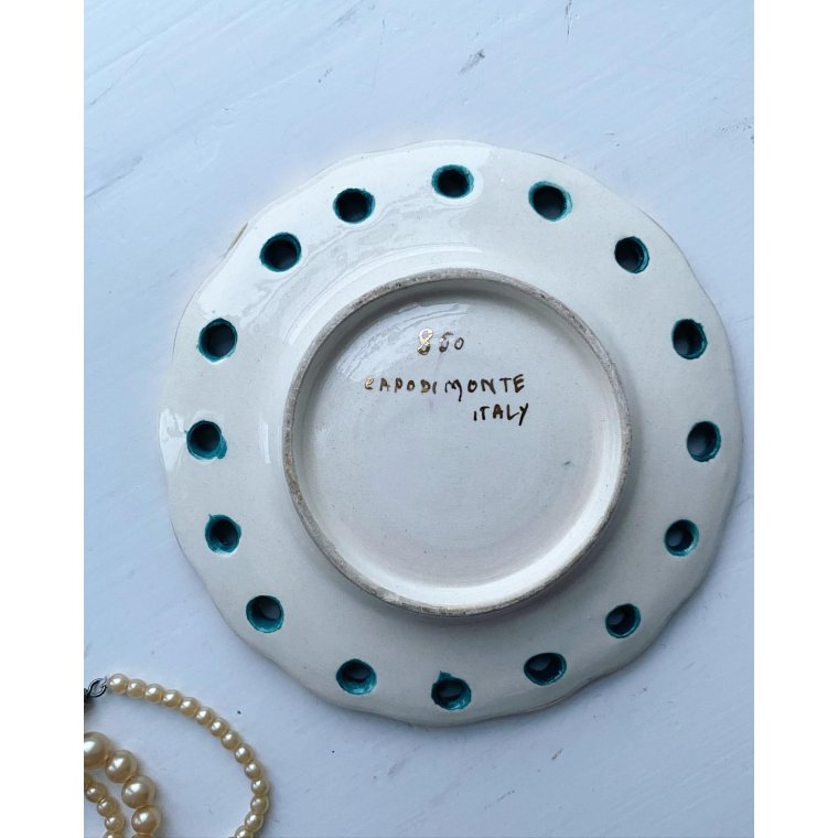 Italiensk med gennembrudt kant og brn