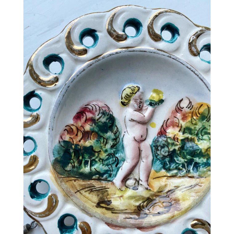 Italiensk med gennembrudt kant og brn