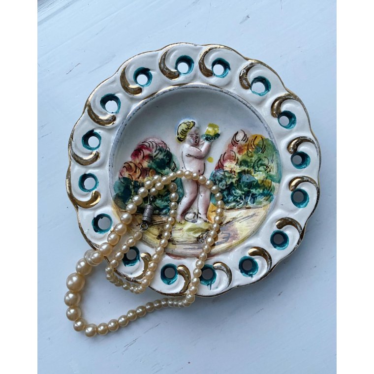 Italiensk med gennembrudt kant og brn