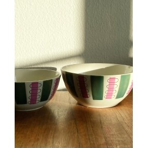 Torgau, Faience bowls with pink and green, set price