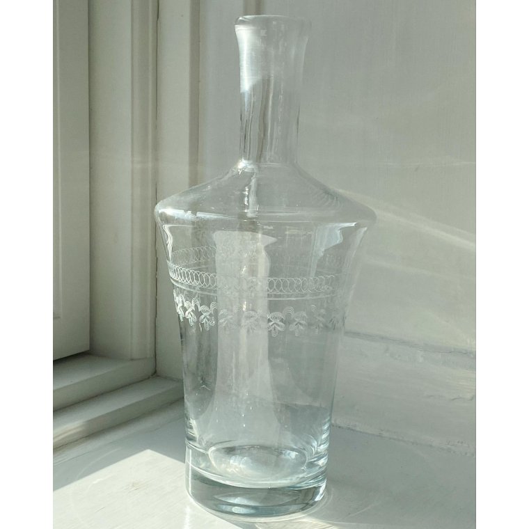 Karaffel af klart glas m sirlige slibninger