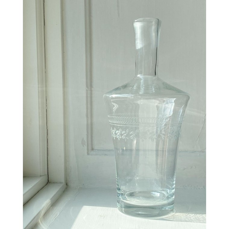 Karaffel af klart glas m sirlige slibninger
