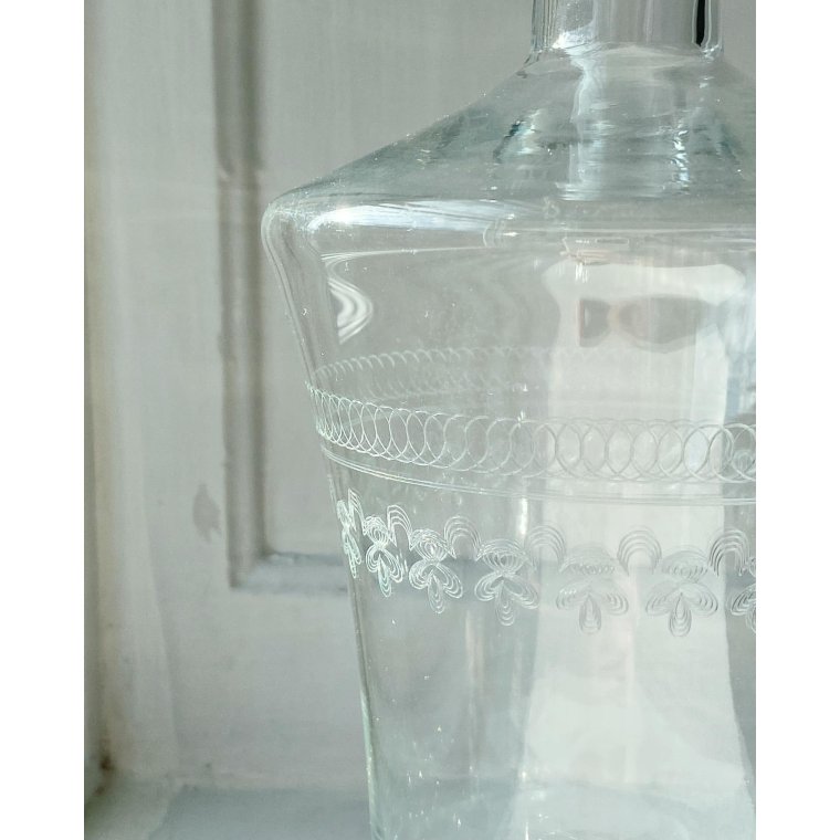 Karaffel af klart glas m sirlige slibninger