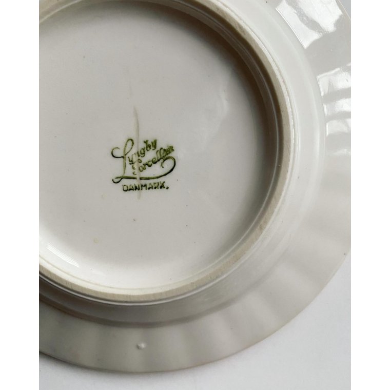 Lyngby with home-painted motif and pink edge