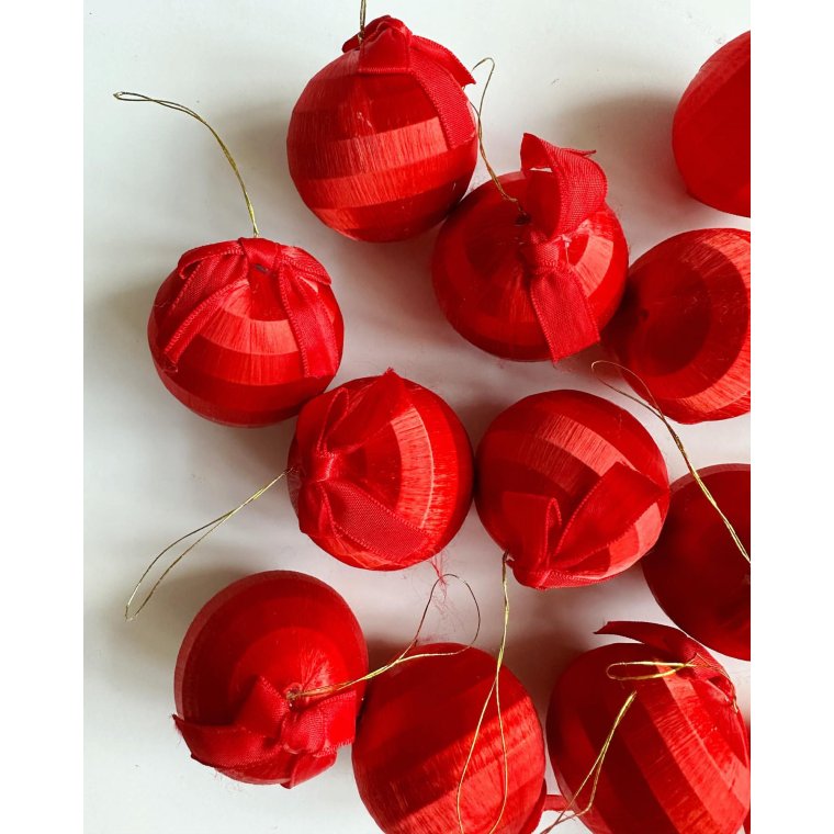 Silk ball with bow, red