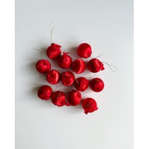 Silk ball with bow, red