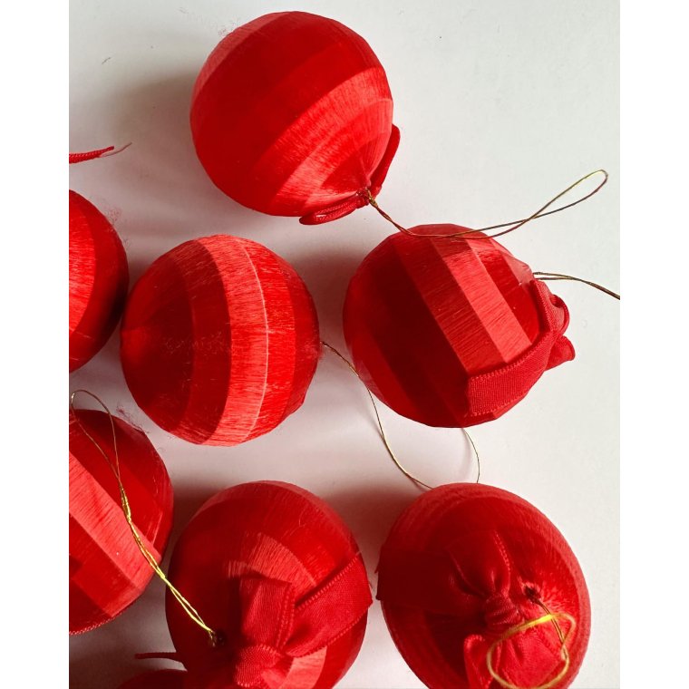 Silk ball with bow, red