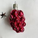 Vintage julekugle, rubinrd drue m slv, NB hul