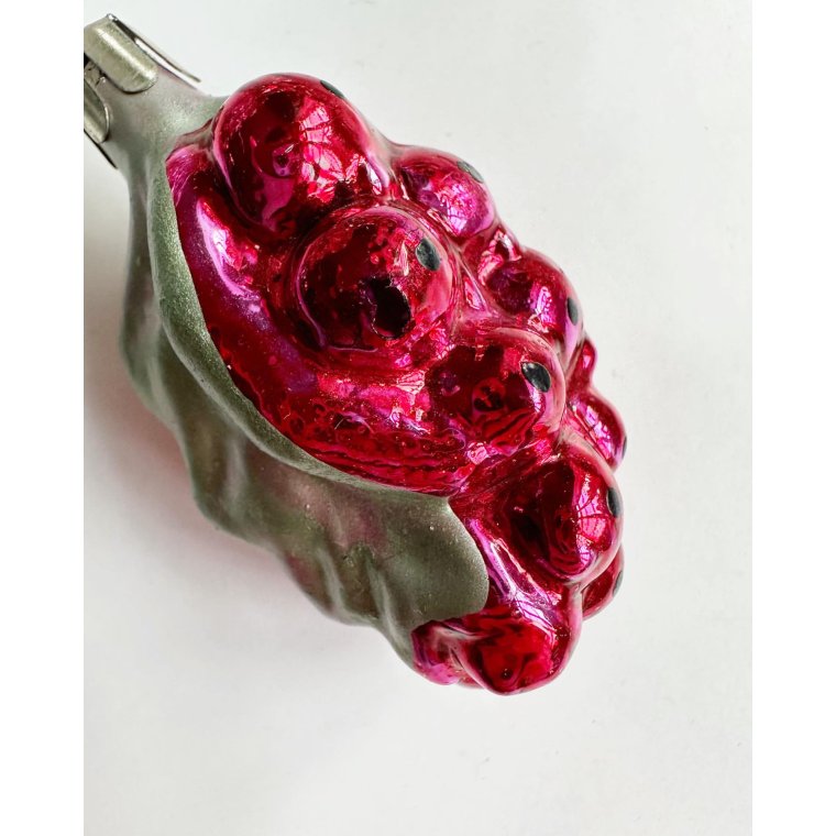 Vintage julekugle, rubinrd drue m slv, NB hul