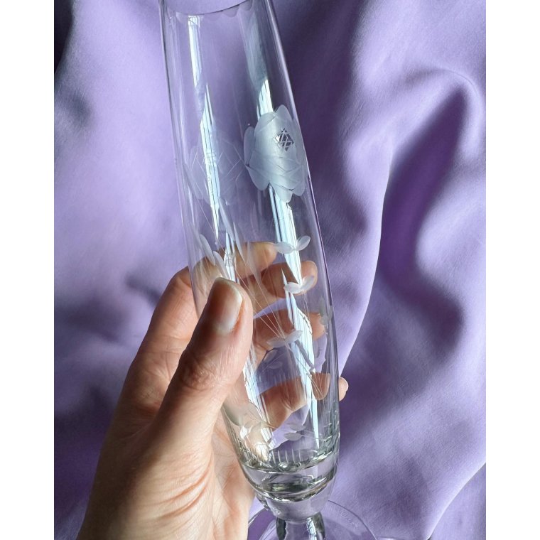 Flute vase with engravings