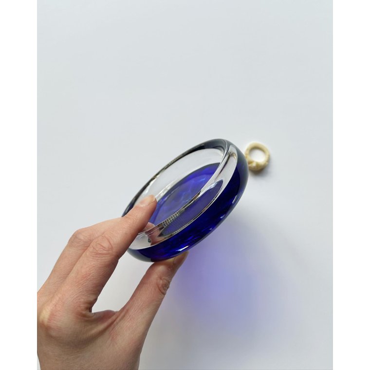 Blmeleret glasskl m klar kant