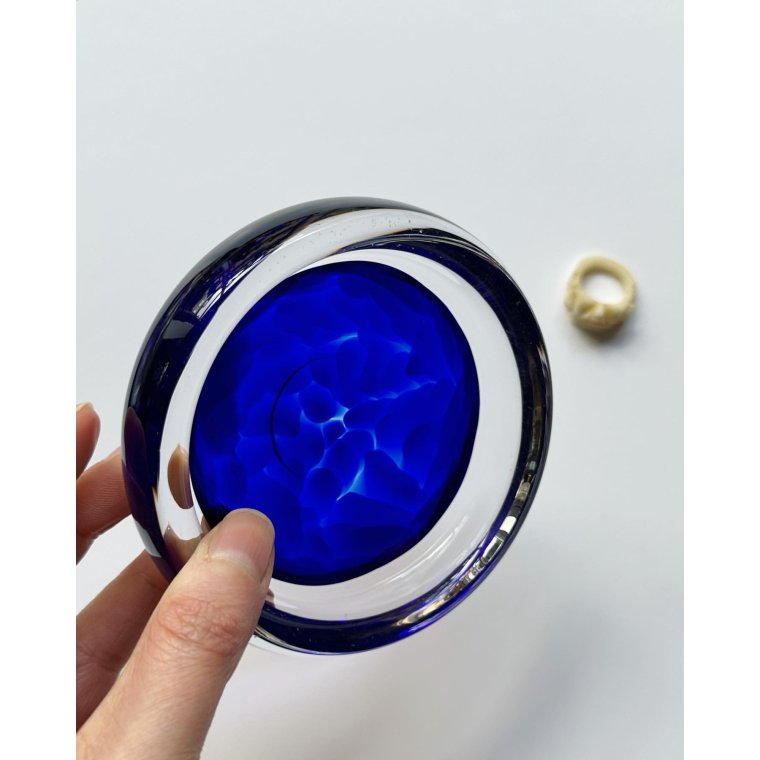 Blmeleret glasskl m klar kant