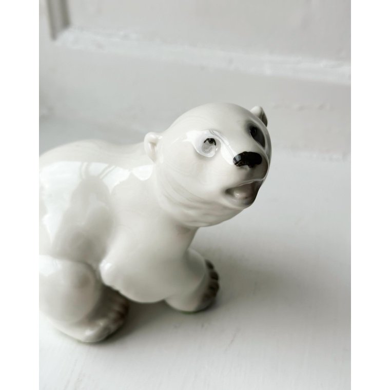 Porcelain figure, polar bear