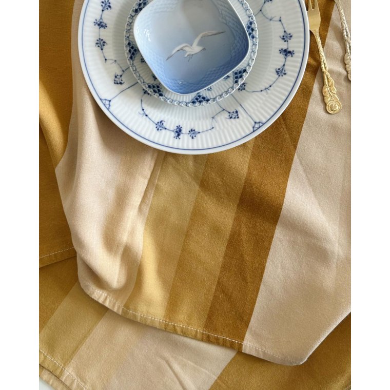 Retro table cloth, 117 x 136 cm