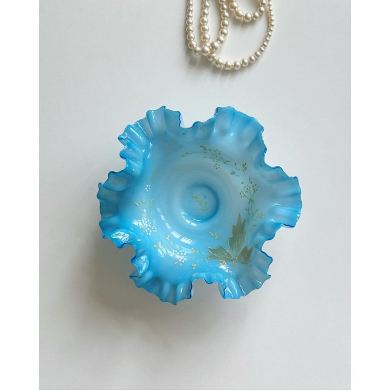 Blue lace dish with decoration, NB