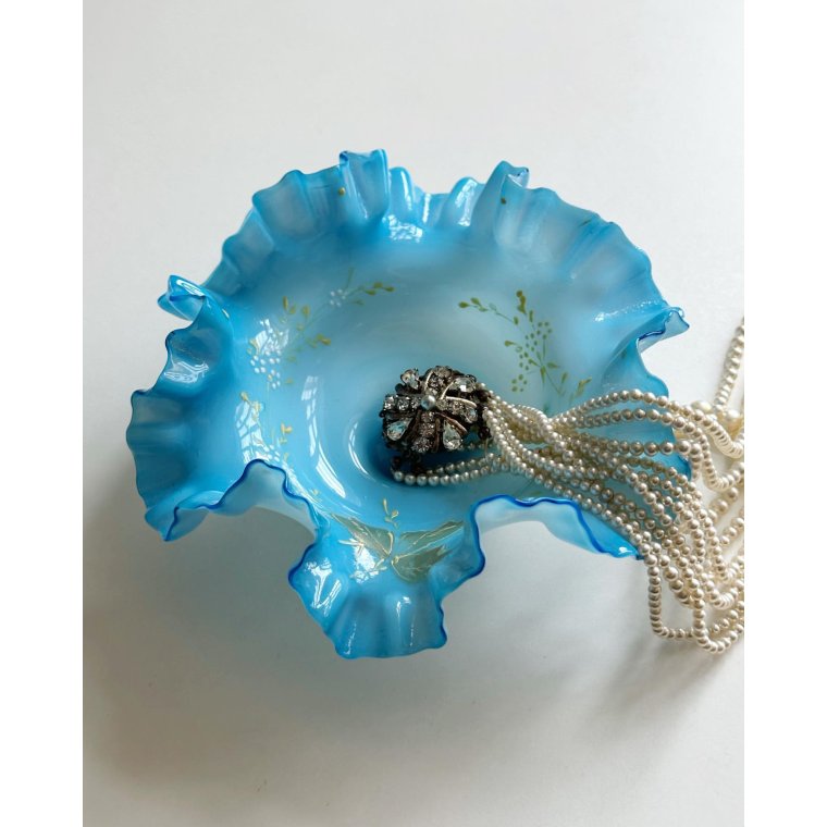 Blue lace dish with decoration, NB