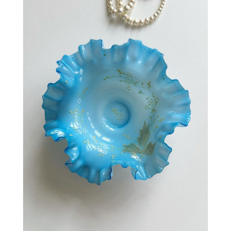 Blue lace dish with decoration, NB