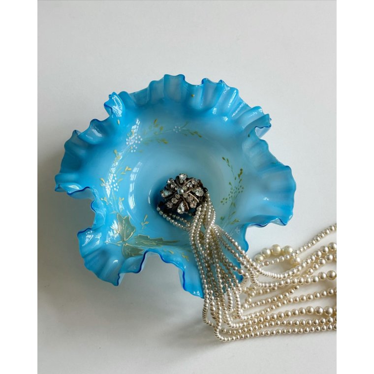 Blue lace dish with decoration, NB