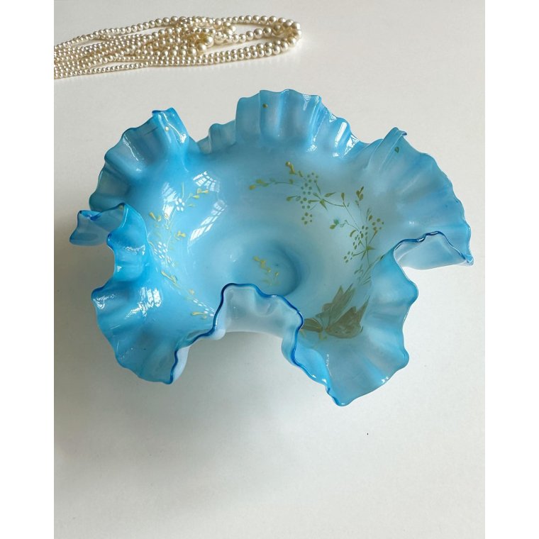 Blue lace dish with decoration, NB