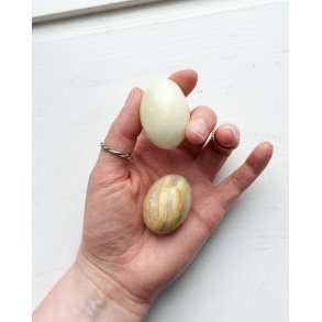 Set of 2 eggs, white onyx