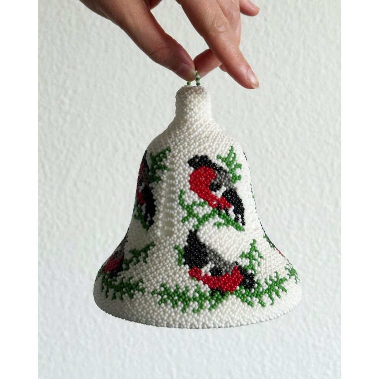 Pearl-stitched bell w Bullfinch
