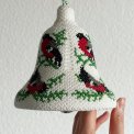 Pearl-stitched bell w Bullfinch