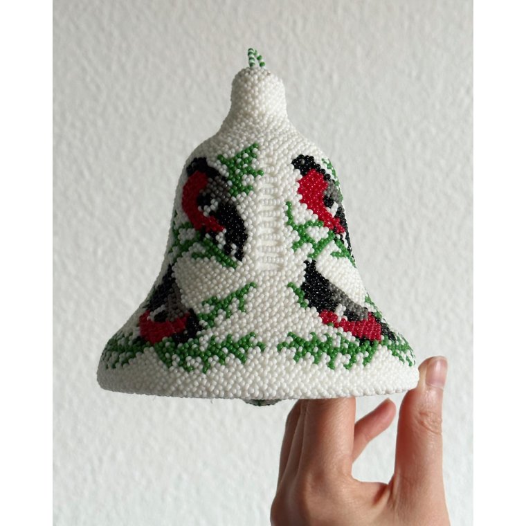 Pearl-stitched bell w Bullfinch